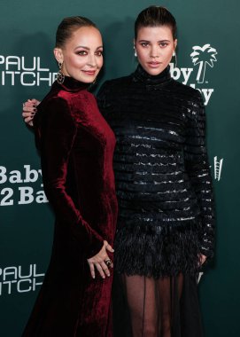Nicole Richie ve kız kardeşi Sofia Richie Grainge, 11 Kasım 2023 'te Batı Hollywood, Los Angeles, Kaliforniya, ABD' de gerçekleştirilen Pasifik Tasarım Merkezi 'nde Paul Mitchell tarafından sunulan 2023 Bebek Galası' na geldiler..