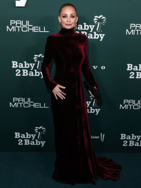 Nicole Richie, Paul Mitchell tarafından sunulan 2023 Bebek Galası 'na 11 Kasım 2023' te Batı Hollywood, Los Angeles, Kaliforniya, ABD 'de gerçekleştirilen Pasifik Tasarım Merkezi' nde ulaşır..