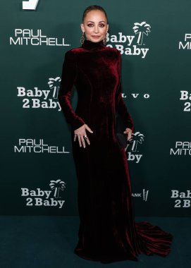 Nicole Richie, Paul Mitchell tarafından sunulan 2023 Bebek Galası 'na 11 Kasım 2023' te Batı Hollywood, Los Angeles, Kaliforniya, ABD 'de gerçekleştirilen Pasifik Tasarım Merkezi' nde ulaşır..