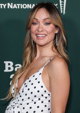 Balmain SS24 RTW giyen Olivia Wilde, 11 Kasım 2023 'te West Hollywood, Los Angeles, Kaliforniya, ABD' deki Pasifik Tasarım Merkezi 'nde Paul Mitchell tarafından sunulan 2023 Bebek Galasına ulaştı.. 