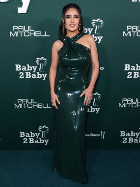 Salma Hayek Pinault, 11 Kasım 2023 'te Batı Hollywood, Los Angeles, Kaliforniya, ABD' de bulunan Pasifik Tasarım Merkezi 'nde Paul Mitchell tarafından sunulan 2023 Bebek Galası' na ulaşır..