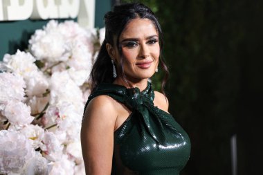 Salma Hayek Pinault, 11 Kasım 2023 'te Batı Hollywood, Los Angeles, Kaliforniya, ABD' de bulunan Pasifik Tasarım Merkezi 'nde Paul Mitchell tarafından sunulan 2023 Bebek Galası' na ulaşır..