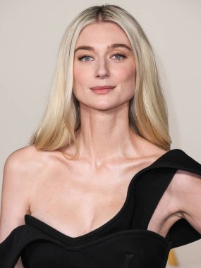 Avustralyalı aktris Elizabeth Debicki bir Bottega Veneta elbisesi, Manolo Blahnik ayakkabıları ve Calzedonia taytları giyerek Netflix 'in 