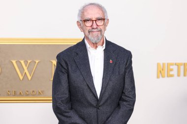 Galli aktör Jonathan Pryce, Netflix 'in' The Crown 'dizisinin Los Angeles Premiere' ine 12 Kasım 2023 'te Westwood, Los Angeles, Kaliforniya' da Regency Village Theatre 'da düzenlenen 6..
