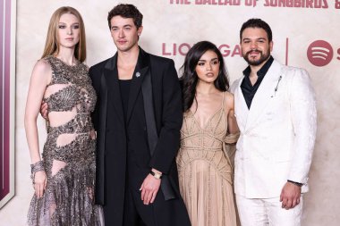 Hunter Schafer, Tom Blyth, Rachel Zegler ve Josh Andres Rivera, 13 Kasım 2023 'te Hollywood, Los Angeles' ta düzenlenen Lions Gate Filmcilik 'in Los Angeles galasına geldiler.