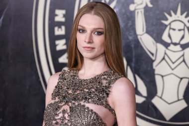 Amerikalı model, aktris ve LGBTQ hakları aktivisti Hunter Schafer, 13 Kasım 2023 'te Hollywood, Los Angeles' taki Lions Gate Films 'The Hunger Games: The Ballad of Songbirds And Snake' adlı Çin Tiyatrosu IMAX 'e geldi.