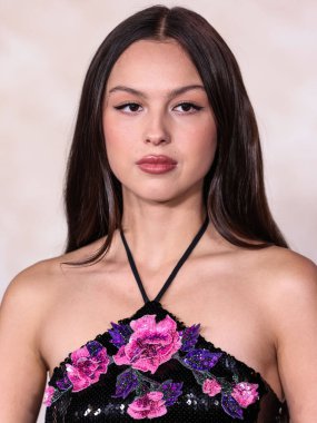 Amerikalı şarkıcı, söz yazarı ve aktris Olivia Rodrigo, 13 Kasım 2023 'te Hollywood, LA, CA' da bulunan TCL Çin Tiyatrosu IMAX 'ta düzenlenen 