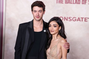 Tom Blyth ve Rachel Zegler, 13 Kasım 2023 'te Hollywood, Los Angeles, Kaliforniya, ABD' deki TCL Çin Tiyatrosu IMAX 'te düzenlenen 