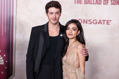 Tom Blyth ve Rachel Zegler, 13 Kasım 2023 'te Hollywood, Los Angeles, Kaliforniya, ABD' deki TCL Çin Tiyatrosu IMAX 'te düzenlenen 