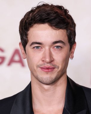 İngiliz aktör Tom Blyth, 13 Kasım 2023 'te Hollywood, Los Angeles, Kaliforniya, ABD' deki TCL Çin Tiyatrosu IMAX 'te düzenlenen 