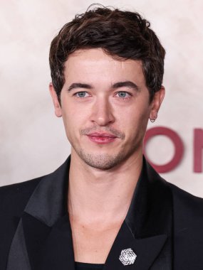 İngiliz aktör Tom Blyth, 13 Kasım 2023 'te Hollywood, Los Angeles, Kaliforniya, ABD' deki TCL Çin Tiyatrosu IMAX 'te düzenlenen 