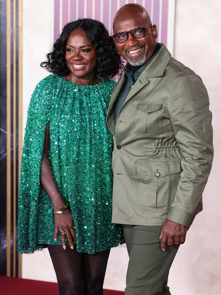 Viola Davis ve Julius Tennon, 13 Kasım 2023 'te Hollywood, Los Angeles, Kaliforniya' da bulunan TCL Çin Tiyatrosu IMAX 'te düzenlenen 