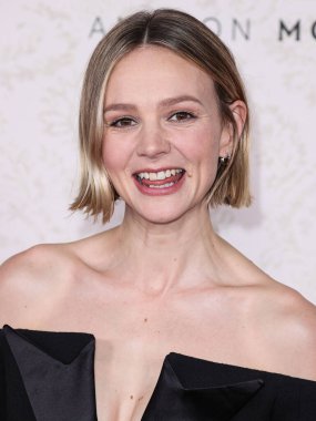 Balmain elbise giyen İngiliz aktris Carey Mulligan, 14 Kasım 2023 'te Los Angeles, Kaliforniya, ABD' de bulunan Ace Hotel 'deki The Theatre' da düzenlenen Amazon MGM Stüdyolarının Los Angeles Premiere 'ine geldi.. 