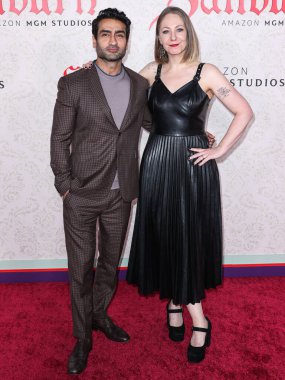 Kumail Nanjiani ve eşi Emily V. Gordon 14 Kasım 2023 'te Los Angeles, Kaliforniya' da bulunan Ace Hotel Tiyatrosu 'nda düzenlenen Amazon MGM Stüdyolarının Los Angeles Premiere' ine geldiler..