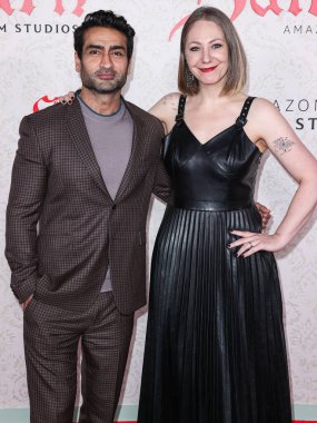 Kumail Nanjiani ve eşi Emily V. Gordon 14 Kasım 2023 'te Los Angeles, Kaliforniya' da bulunan Ace Hotel Tiyatrosu 'nda düzenlenen Amazon MGM Stüdyolarının Los Angeles Premiere' ine geldiler..