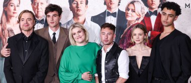 Paul Rhys, Jacob Elordi, Emerald Fennell, Barry Keoghan, Carey Mulligan ve Archie Madekwe 14 Kasım 2023 'te Los Angeles' taki Ace Hotel 'deki The Theatre' da düzenlenen Amazon MGM Saltburn 'ün Los Angeles galasına geldiler.