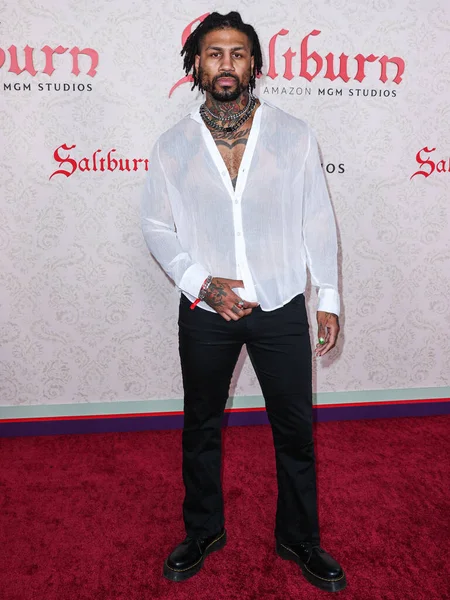 Kanadalı televizyon karakteri Dom Gabriel 14 Kasım 2023 'te Los Angeles, Kaliforniya' da Ace Hotel 'deki The Theatre' da düzenlenen Amazon MGM Saltburn 'ün Los Angeles prömiyerine geldi.. 