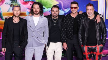 Lance Bass, JC Chasez, Chris Kirkpatrick, Justin Timberlake, Joey Fatone * NSYNC DreamWorks Animasyon ve Universal Pictures 'Troll Band' in gösterimine 15 Kasım 'da Hollywood, LA, California, ABD' deki TCL Çin Tiyatrosu 'nda geldi. 