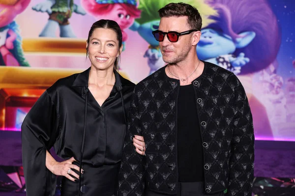 Jessica Biel ve Justin Timberlake, 15 Kasım 2023 'te Hollywood, Los Angeles, Kaliforniya, ABD' de bulunan TCL Çin Tiyatrosu IMAX 'ta düzenlenen DreamWorks Animasyon ve Universal Pictures' ın 'Troll Band Together' adlı özel gösterimine geldiler.