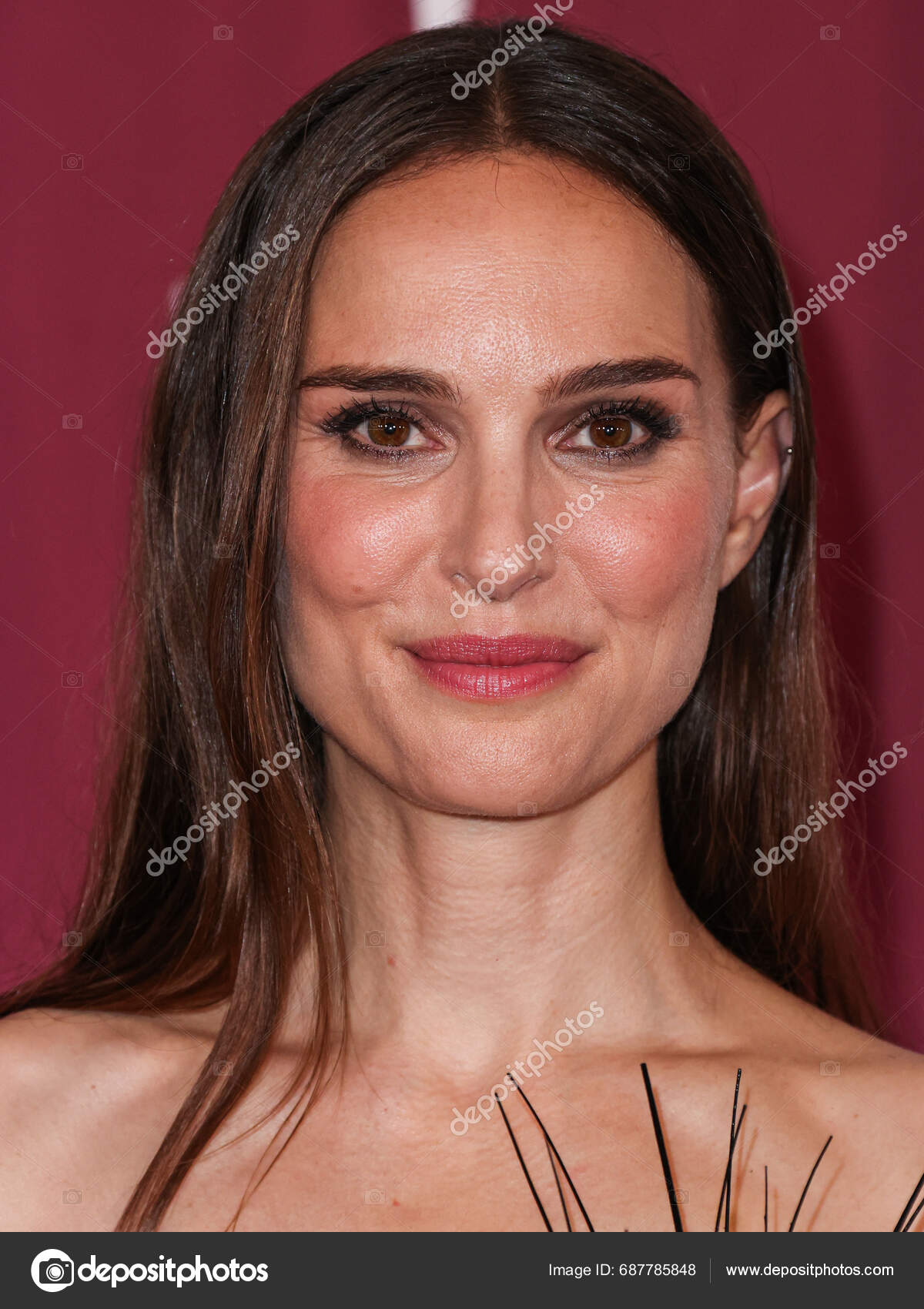 Israeli American Actress Natalie Portman Wearing Schiaparelli Dress ...