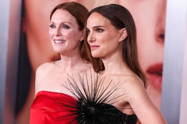 Julianne Moore ve Natalie Portman, Netflix 'in 16 Kasım 2023 tarihinde Los Angeles, Kaliforniya, ABD' deki Akademi Sinema Müzesi 'nde gerçekleştirdiği' Mayıs 'ın Los Angeles galasına geldiler.. 