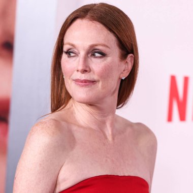 Prada elbisesi giyen Amerikalı aktris Julianne Moore, Netflix 'in 16 Kasım 2023' te ABD 'nin Kaliforniya eyaletinin Los Angeles kentindeki Akademi Sinema Müzesi' nde düzenlenen 'Mayıs' filminin Los Angeles Premiere 'ine geldi.. 