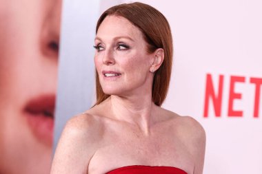 Prada elbisesi giyen Amerikalı aktris Julianne Moore, Netflix 'in 16 Kasım 2023' te ABD 'nin Kaliforniya eyaletinin Los Angeles kentindeki Akademi Sinema Müzesi' nde düzenlenen 'Mayıs' filminin Los Angeles Premiere 'ine geldi.. 