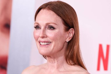 Prada elbisesi giyen Amerikalı aktris Julianne Moore, Netflix 'in 16 Kasım 2023' te ABD 'nin Kaliforniya eyaletinin Los Angeles kentindeki Akademi Sinema Müzesi' nde düzenlenen 'Mayıs' filminin Los Angeles Premiere 'ine geldi.. 