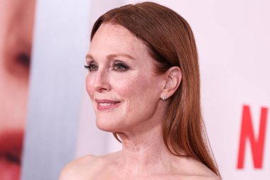 Prada elbisesi giyen Amerikalı aktris Julianne Moore, Netflix 'in 16 Kasım 2023' te ABD 'nin Kaliforniya eyaletinin Los Angeles kentindeki Akademi Sinema Müzesi' nde düzenlenen 'Mayıs' filminin Los Angeles Premiere 'ine geldi.. 