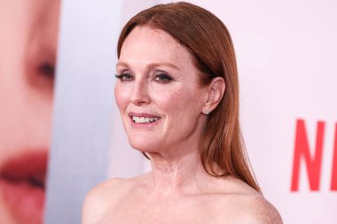 Prada elbisesi giyen Amerikalı aktris Julianne Moore, Netflix 'in 16 Kasım 2023' te ABD 'nin Kaliforniya eyaletinin Los Angeles kentindeki Akademi Sinema Müzesi' nde düzenlenen 'Mayıs' filminin Los Angeles Premiere 'ine geldi.. 