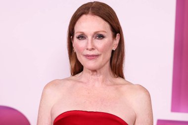 Prada elbisesi giyen Amerikalı aktris Julianne Moore, Netflix 'in 16 Kasım 2023' te ABD 'nin Kaliforniya eyaletinin Los Angeles kentindeki Akademi Sinema Müzesi' nde düzenlenen 'Mayıs' filminin Los Angeles Premiere 'ine geldi.. 