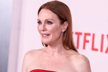 Prada elbisesi giyen Amerikalı aktris Julianne Moore, Netflix 'in 16 Kasım 2023' te ABD 'nin Kaliforniya eyaletinin Los Angeles kentindeki Akademi Sinema Müzesi' nde düzenlenen 'Mayıs' filminin Los Angeles Premiere 'ine geldi.. 