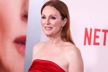 Prada elbisesi giyen Amerikalı aktris Julianne Moore, Netflix 'in 16 Kasım 2023' te ABD 'nin Kaliforniya eyaletinin Los Angeles kentindeki Akademi Sinema Müzesi' nde düzenlenen 'Mayıs' filminin Los Angeles Premiere 'ine geldi.. 