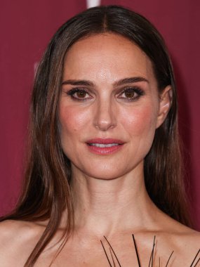 Schiaparelli elbisesi giyen İsrailli-Amerikalı aktris Natalie Portman, Netflix 'in 16 Kasım 2023' te Los Angeles, Kaliforniya, ABD 'deki Akademi Sinema Müzesi' nde düzenlenen 'Mayıs ayının' galasına geldi.. 