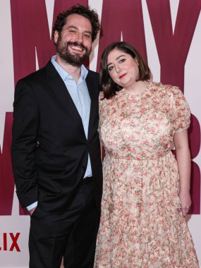 Alex Mechanik ve Samy Burch, Netflix 'in 16 Kasım 2023 tarihinde Los Angeles, Kaliforniya, ABD' deki Akademi Sinema Müzesi 'nde gerçekleştirdiği' Mayıs ayının 'Los Angeles galasına geldiler..