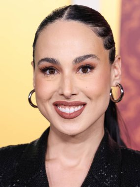 Amerikalı avukat, çocuk kitabı yazarı ve yapımcısı Meena Harris, 28 Kasım 2023 'te Westwood, Los Angeles, Kaliforniya, ABD' deki Regency Village Theatre 'da düzenlenen Amazon Prime Video' nun 'Candy Cane Lane' in dünya prömiyerine geldi.