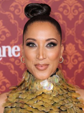 Amerikalı komedyen, aktris ve yazar Robin Thede, Sebastian Gunawan imzalı bir elbise giyerek 28 Kasım 2023 'te Westwood, Los Angeles' taki Regency Village Tiyatrosu 'nda düzenlenen Amazon Prime Video' un Şeker Çubuğu 'nun dünya prömiyerine geldi.  