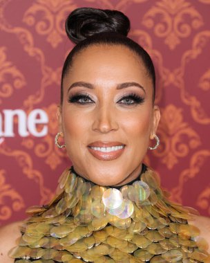 Amerikalı komedyen, aktris ve yazar Robin Thede, Sebastian Gunawan imzalı bir elbise giyerek 28 Kasım 2023 'te Westwood, Los Angeles' taki Regency Village Tiyatrosu 'nda düzenlenen Amazon Prime Video' un Şeker Çubuğu 'nun dünya prömiyerine geldi.  