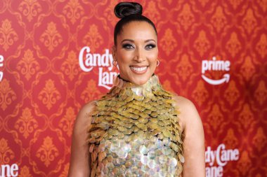 Amerikalı komedyen, aktris ve yazar Robin Thede, Sebastian Gunawan imzalı bir elbise giyerek 28 Kasım 2023 'te Westwood, Los Angeles' taki Regency Village Tiyatrosu 'nda düzenlenen Amazon Prime Video' un Şeker Çubuğu 'nun dünya prömiyerine geldi.  