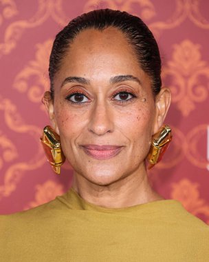 Brandon Maxwell kıyafeti giyen Amerikalı aktris Tracee Ellis Ross, 28 Kasım 2023 'te Westwood, Los Angeles, Kaliforniya, ABD' deki Regency Village Theatre 'da düzenlenen Amazon Prime Video' nun 'Candy Cane Lane' in dünya prömiyerine geldi..