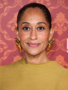 Brandon Maxwell kıyafeti giyen Amerikalı aktris Tracee Ellis Ross, 28 Kasım 2023 'te Westwood, Los Angeles, Kaliforniya, ABD' deki Regency Village Theatre 'da düzenlenen Amazon Prime Video' nun 'Candy Cane Lane' in dünya prömiyerine geldi..