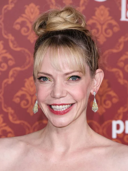 Amerikalı aktris, komedyen ve müzisyen Riki Lindhome, 28 Kasım 2023 'te Westwood, Los Angeles, Kaliforniya, ABD' deki Regency Village Theatre 'da düzenlenen Amazon Prime Video' nun 'Candy Cane Lane' in dünya prömiyerine geldi..  