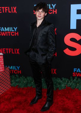 Amerikalı aktör Brady Noon, Netflix 'in' Aile Düğmesi 'nin Los Angeles prömiyerine 29 Kasım 2023' te Los Angeles, Kaliforniya, ABD 'de bulunan The Grove 14' te geldi.. 