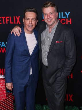 Ed Helms ve McG, Netflix 'in' Aile Düğmesi 'nin Los Angeles galasına 29 Kasım 2023' te Los Angeles, Kaliforniya, ABD 'de bulunan The Grove 14' te geldiler..