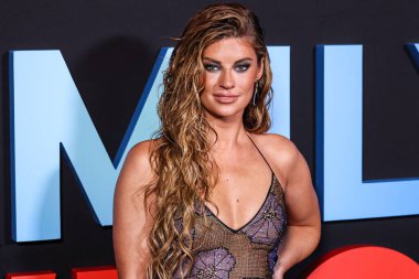 Amerikalı komedyen ve internetteki Hannah Stocking, Netflix 'in' Aile Düğmesi 'nin Los Angeles' taki galasına 29 Kasım 2023 'te ABD' nin Los Angeles, Kaliforniya 'daki The Grove 14' te geldi.. 