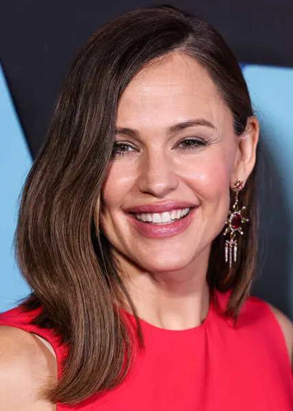 Amerikalı aktris Jennifer Garner, Netflix 'in' Aile Düğmesi 'nin Los Angeles' taki galasına 29 Kasım 2023 'te ABD' nin Los Angeles, Kaliforniya 'daki The Grove 14' te geldi..        