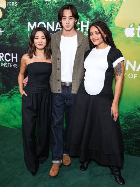 Anna Sawai, Ren Watabe ve Kiersey Clemons 8 Aralık 2023 'te Batı Hollywood, Los Angeles, Kaliforniya' da düzenlenen Los Angeles Fotoğraf Call of Apple TV + 's Monarch: Canavarların Mirası 1.