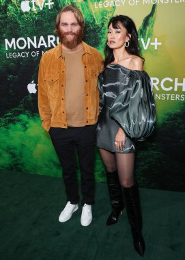 Wyatt Russell ve Mari Yamamoto, 8 Aralık 2023 'te Beverly Hills' teki Londra Batı Hollywood 'da düzenlenen Canavarların Mirası 1. Sezon' da Los Angeles, Los Angeles, Kaliforniya, ABD