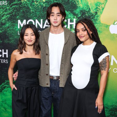 Anna Sawai, Ren Watabe ve Kiersey Clemons 8 Aralık 2023 'te Batı Hollywood, Los Angeles, Kaliforniya' da düzenlenen Los Angeles Fotoğraf Call of Apple TV + 's Monarch: Canavarların Mirası 1.