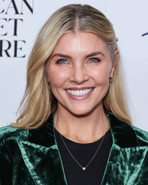 Amerikan televizyon kişiliği, dansçı, aktris ve fitness eğitmeni Amanda Kloots, 11 Aralık 2023 'te Beverly Hilton Hotel' de düzenlenen Amerikan Bale Tiyatrosu 'nun Holiday Benefit 2023 yardım gecesine geldi.